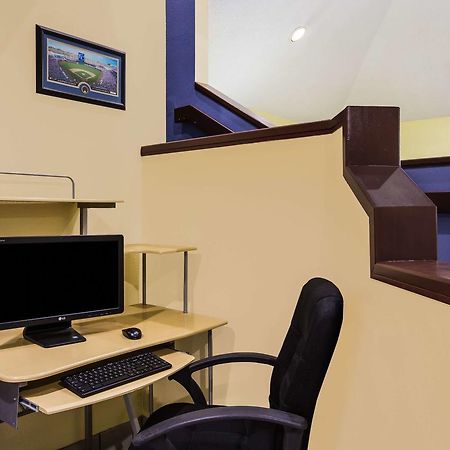 Days Inn By Wyndham Blue Springs Dış mekan fotoğraf