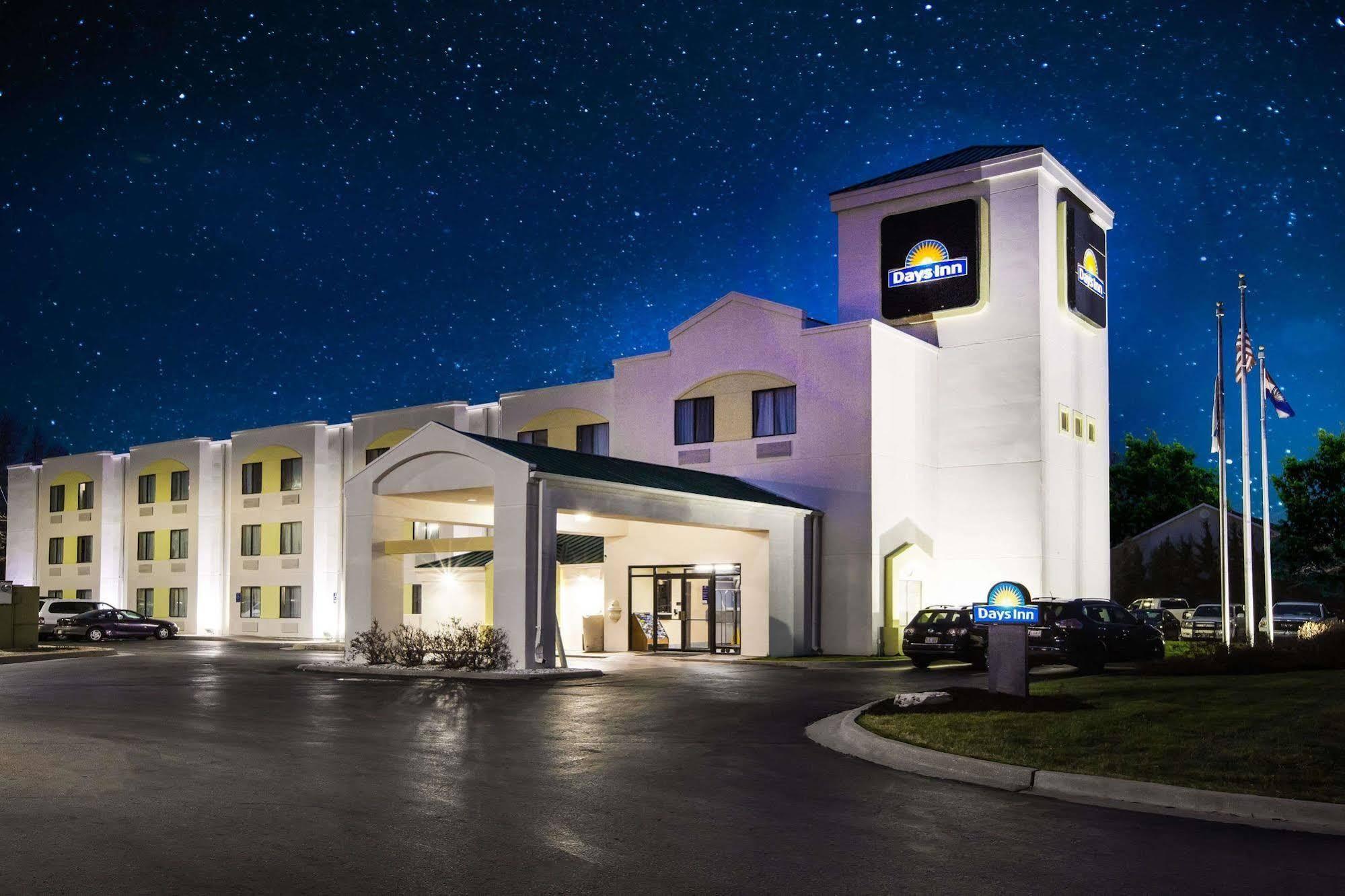 Days Inn By Wyndham Blue Springs Dış mekan fotoğraf