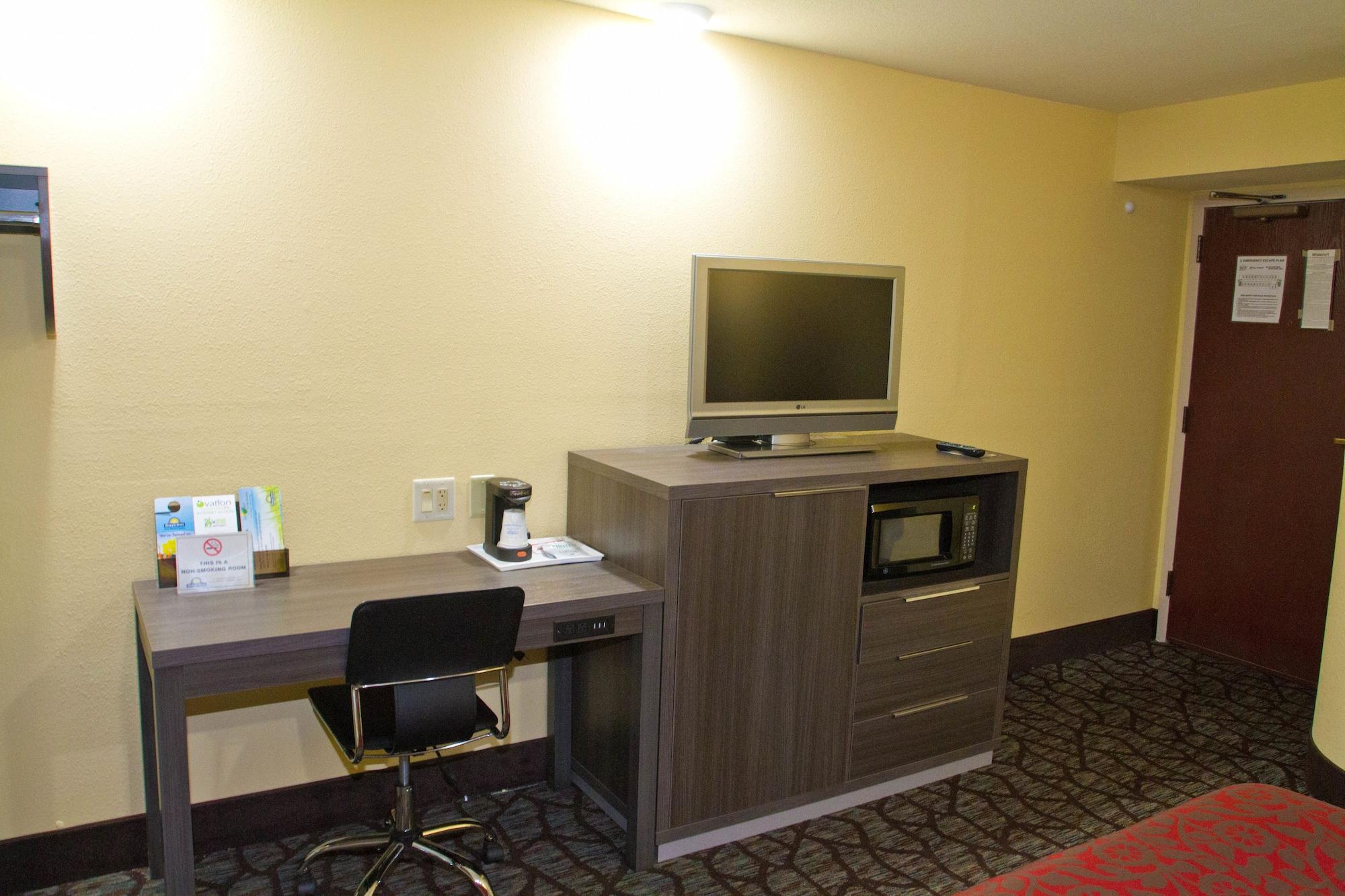Days Inn By Wyndham Blue Springs Dış mekan fotoğraf
