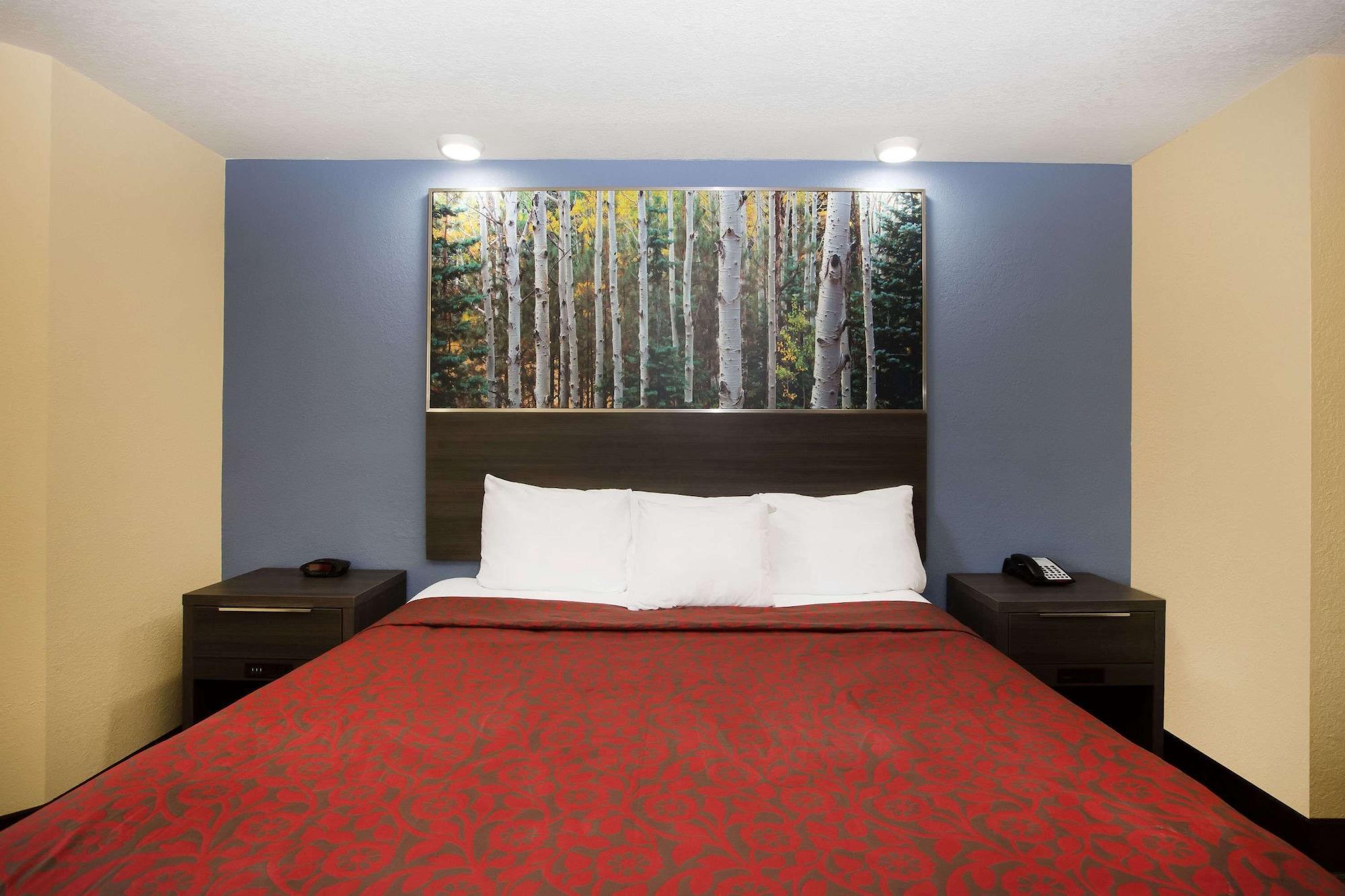 Days Inn By Wyndham Blue Springs Dış mekan fotoğraf