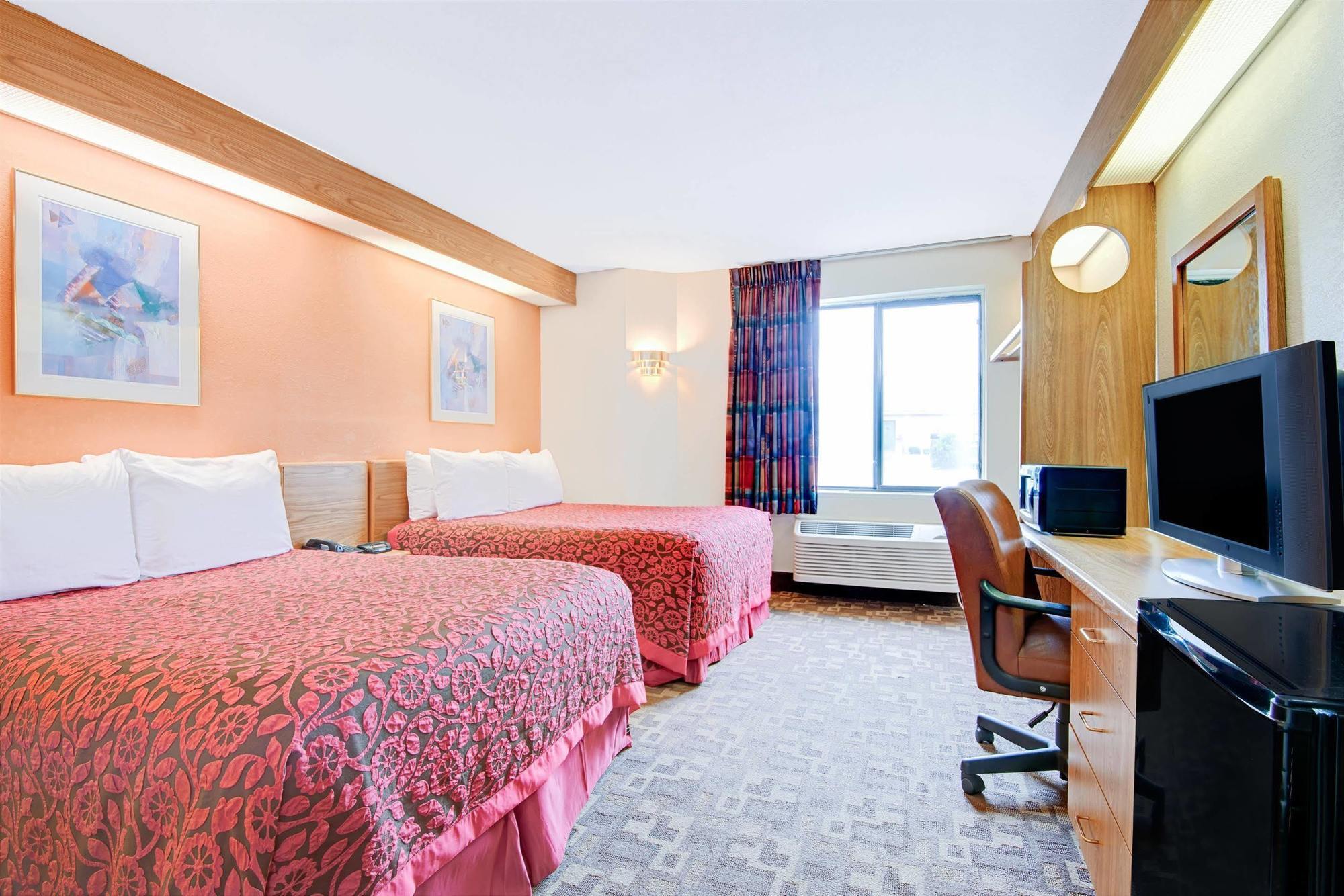 Days Inn By Wyndham Blue Springs Dış mekan fotoğraf