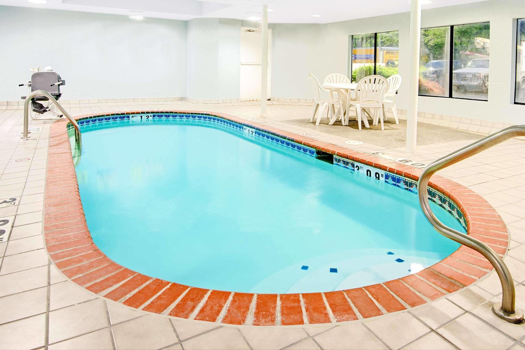 Days Inn By Wyndham Blue Springs Dış mekan fotoğraf