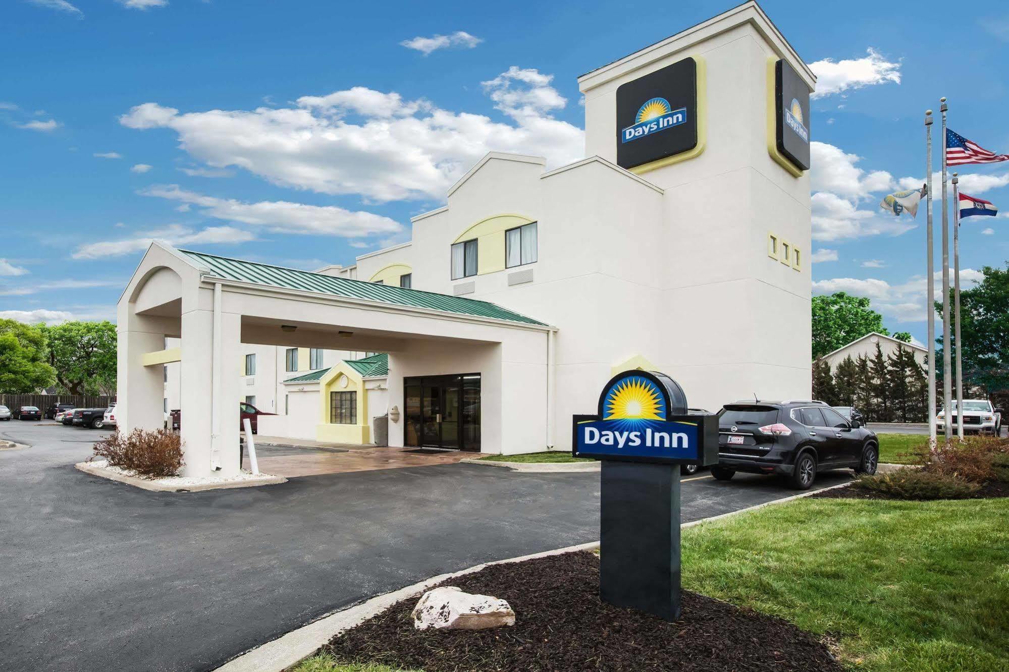 Days Inn By Wyndham Blue Springs Dış mekan fotoğraf
