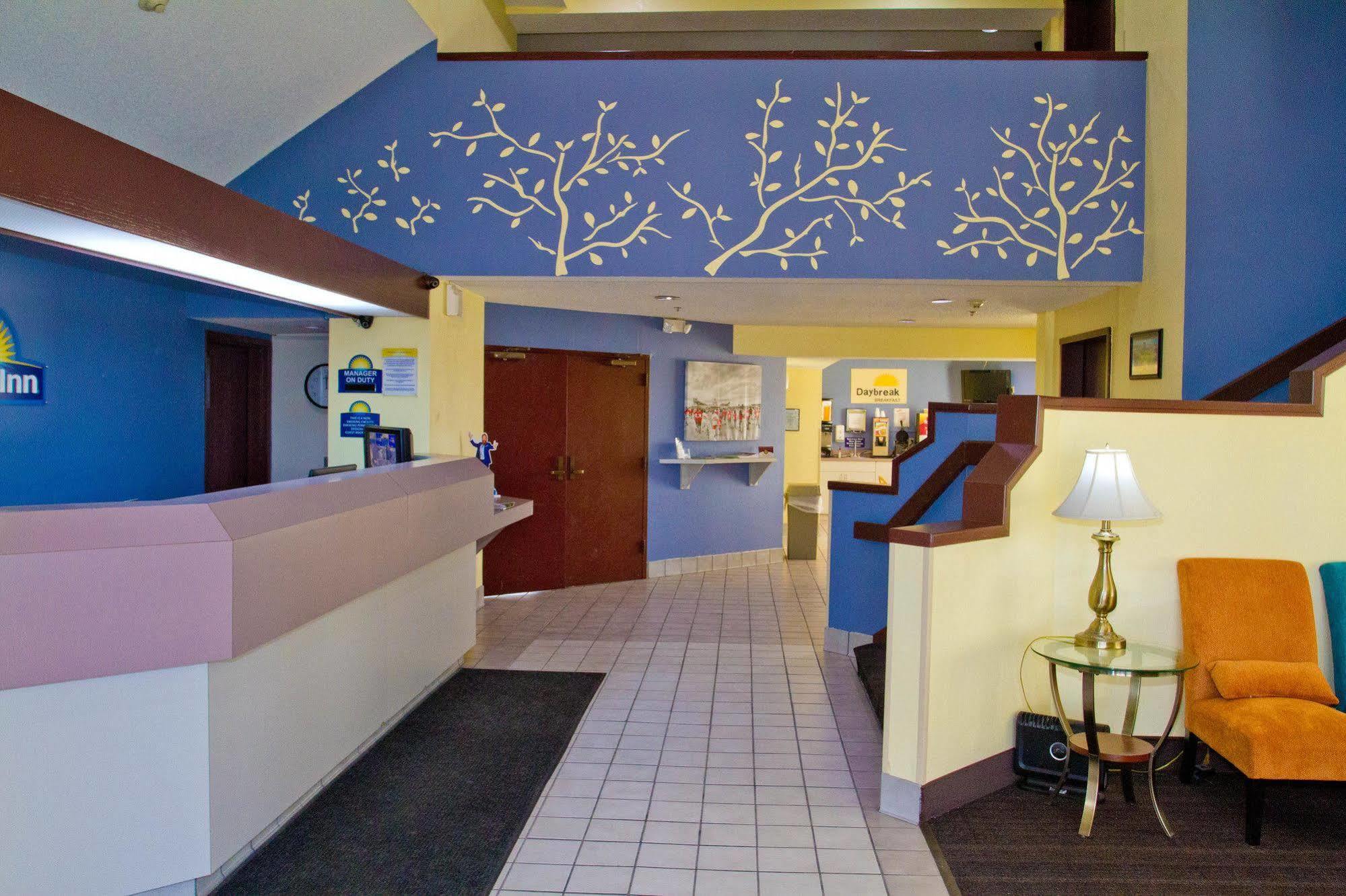 Days Inn By Wyndham Blue Springs Dış mekan fotoğraf