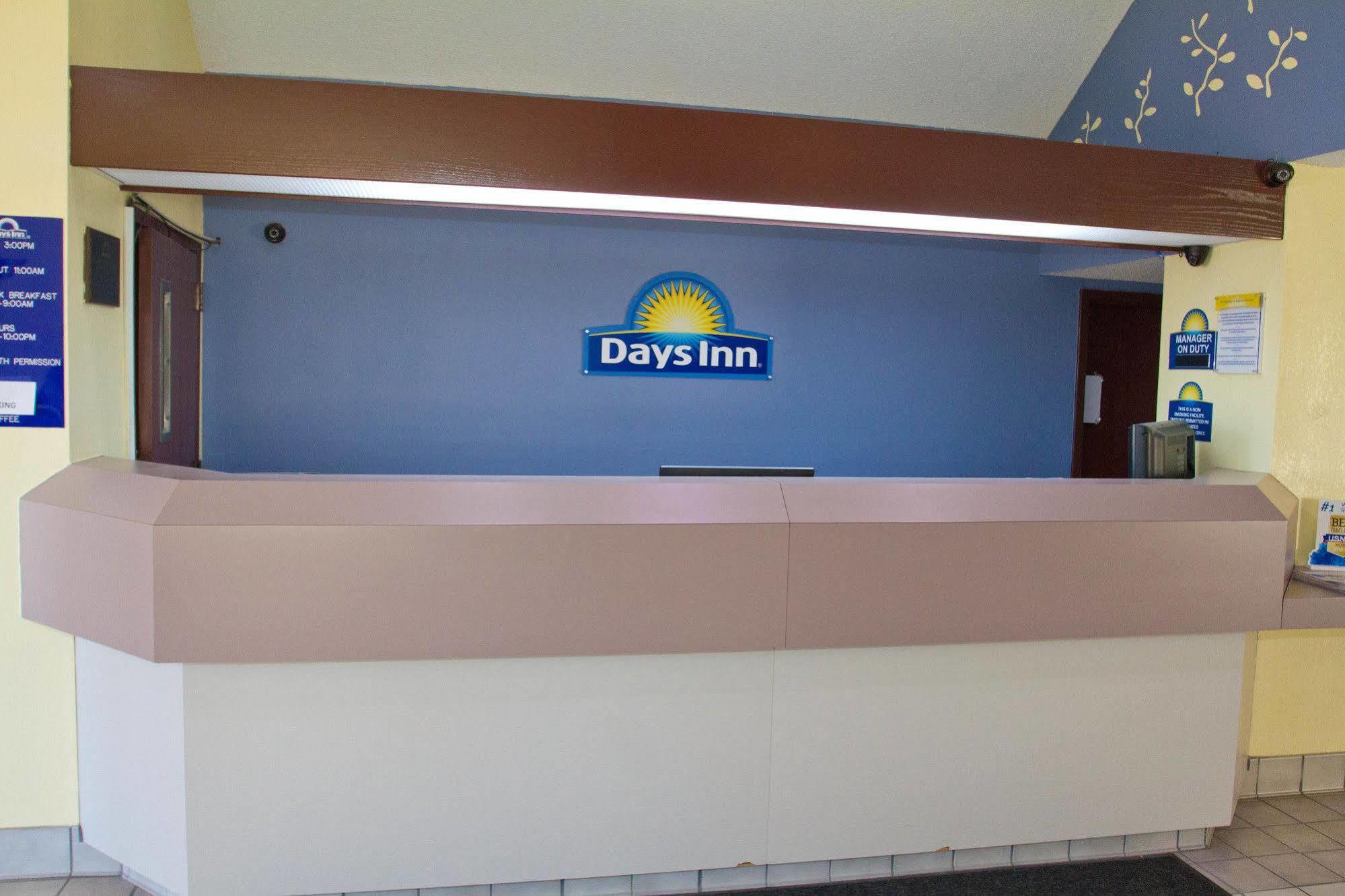 Days Inn By Wyndham Blue Springs Dış mekan fotoğraf