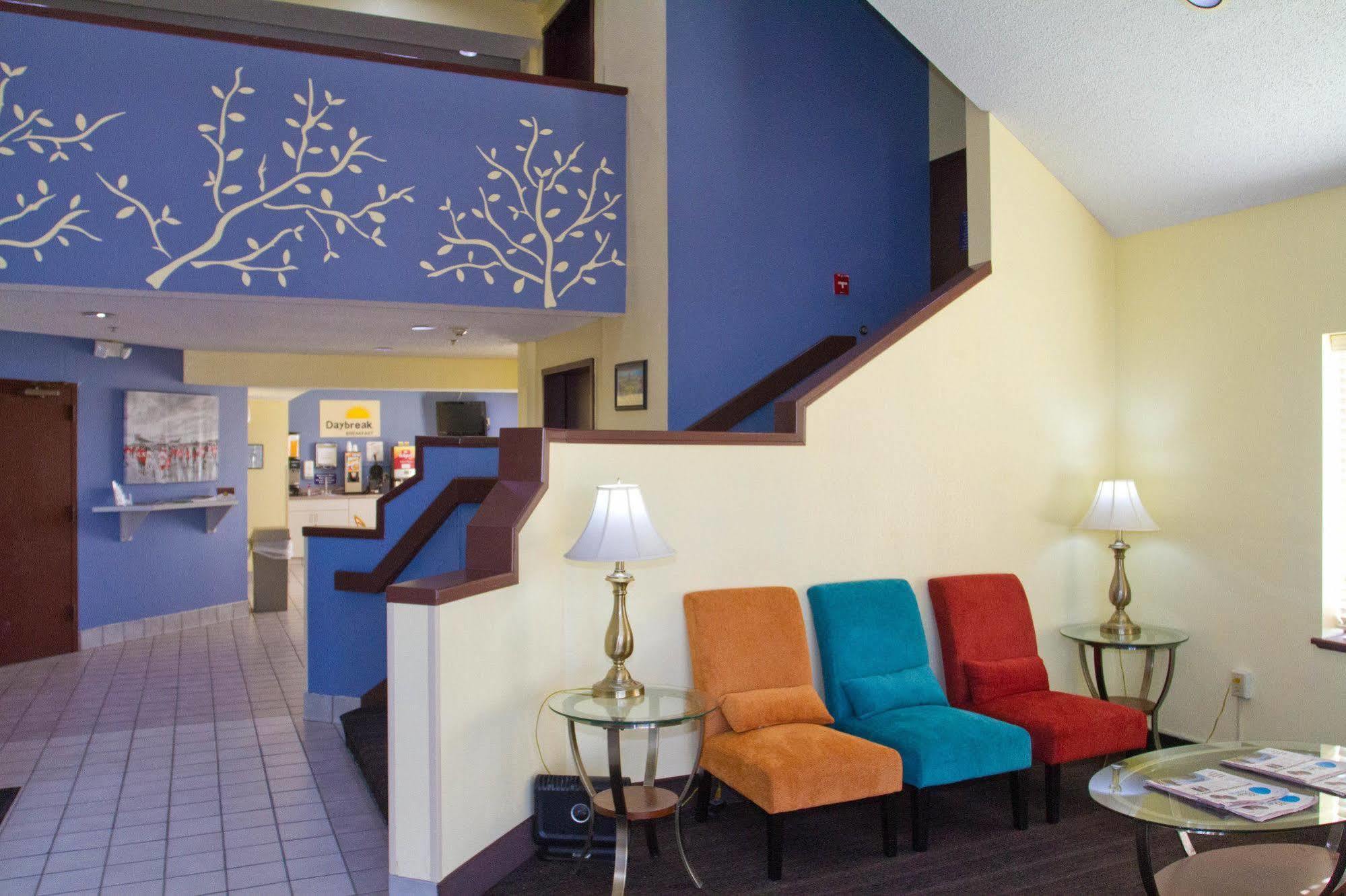 Days Inn By Wyndham Blue Springs Dış mekan fotoğraf
