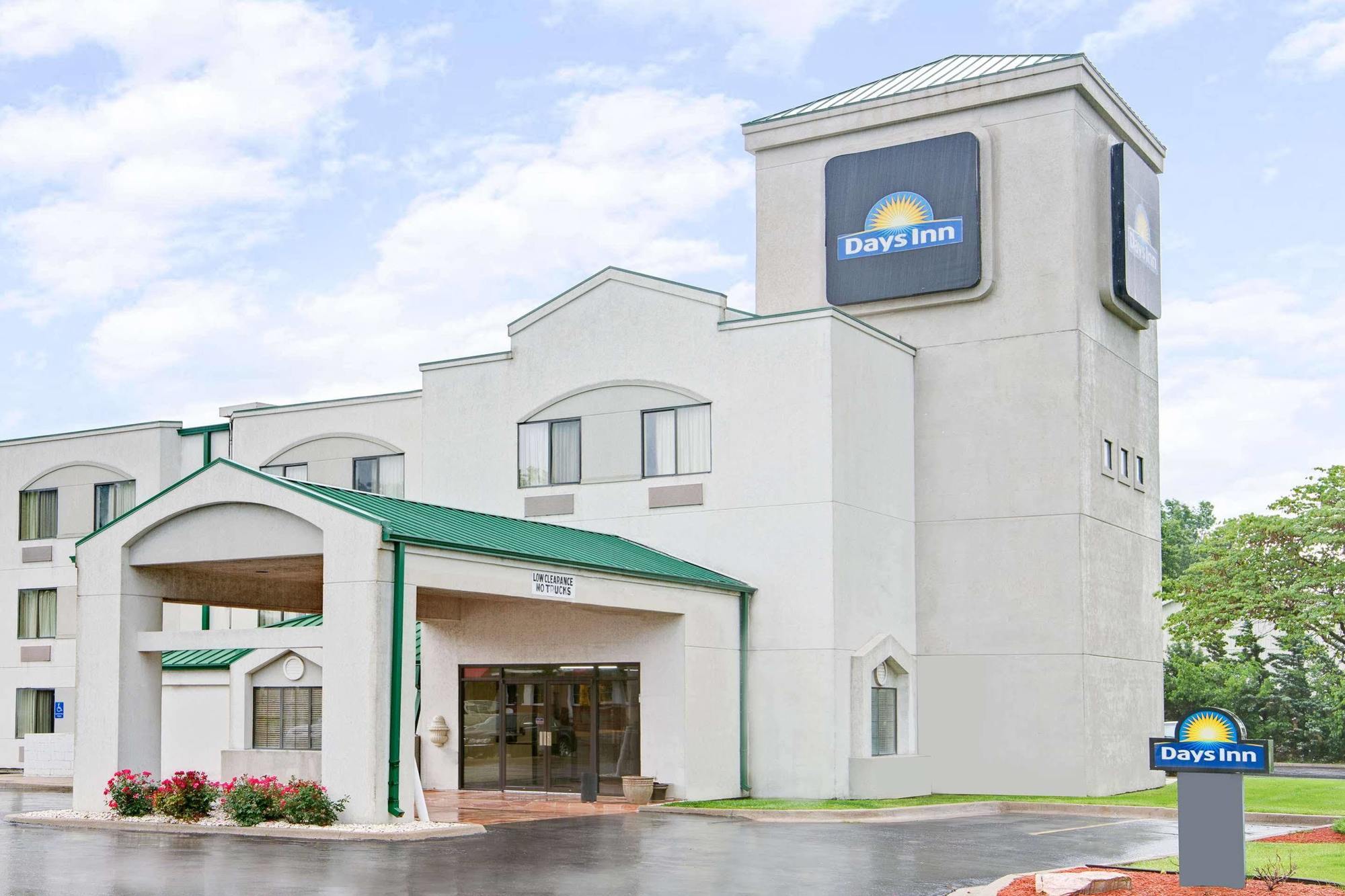 Days Inn By Wyndham Blue Springs Dış mekan fotoğraf